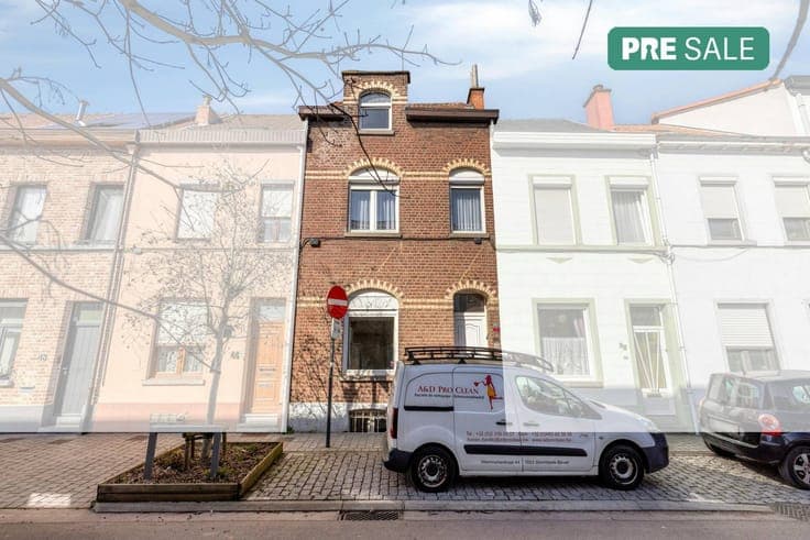 Two-façade house with garden in the heart of Strombeek