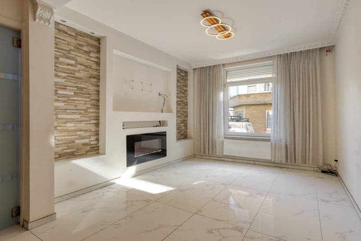 Two-façade house with garden in the heart of Strombeek