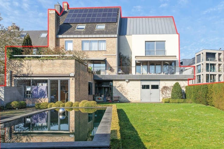 Heel ruime stadswoning met kantoren en tuin