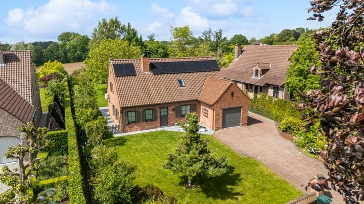 Spacious family villa in charming and idyllic Nokere!