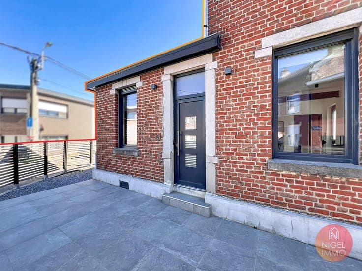 4 façades, 2 CH, garages, remis à neuf, terrasse, jardin.