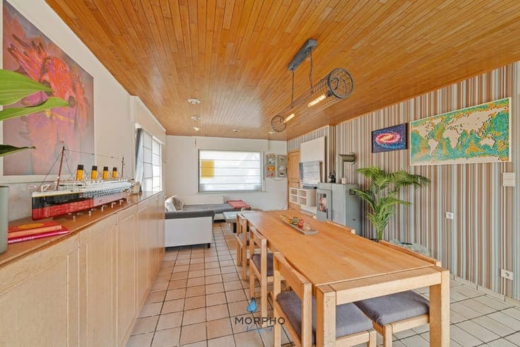 Verrassend ruime gezinswoning met 5 slaapkamers, garage e...