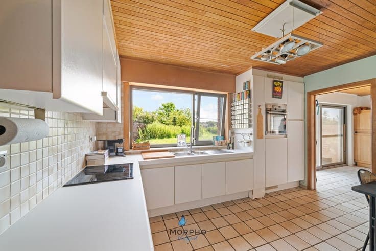 Verrassend ruime gezinswoning met 5 slaapkamers, garage e...