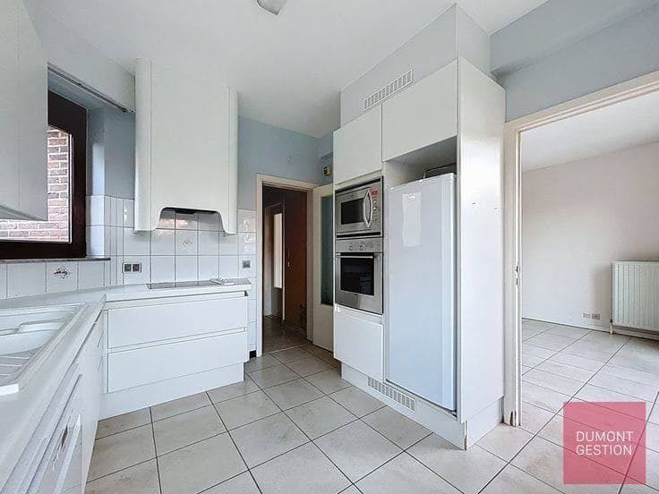 Comfort, space, and brightness: 4-bedroom, 3-side house wit…