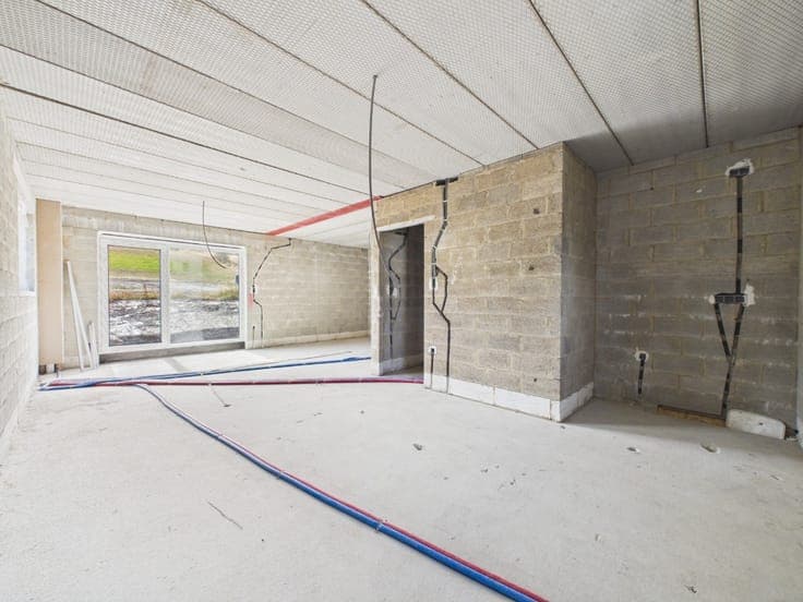 New 3-bedroom home with 7-are garden