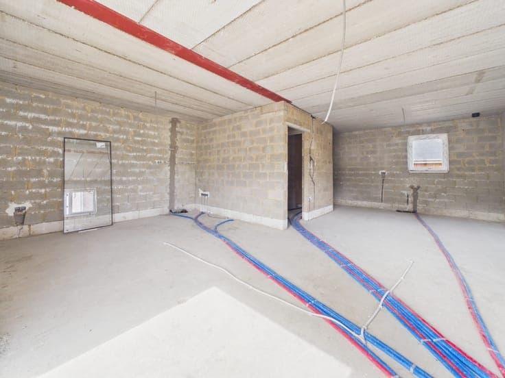 New 3-bedroom home with 7-are garden