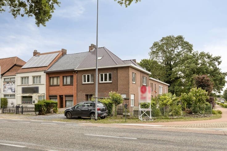 3 houses as a whole for sale in a prime location in Zonhoven