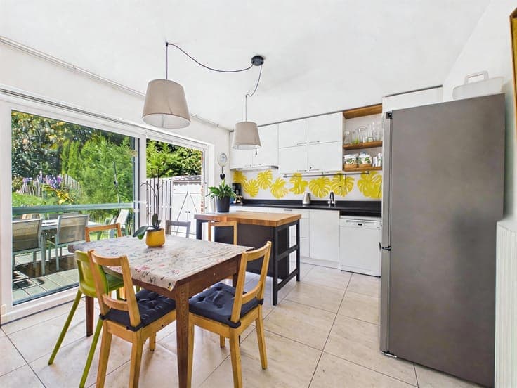 Beautiful 5-bedroom house, 5 minutes from the train station