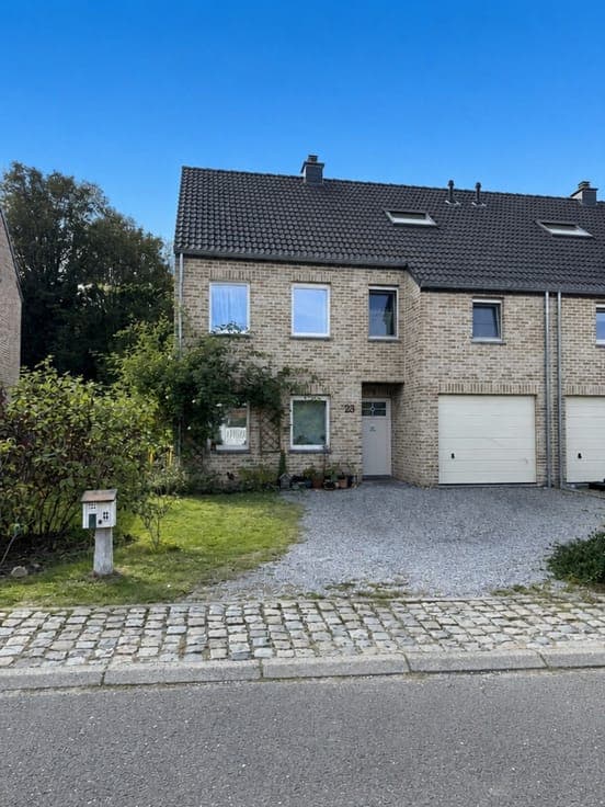 Beautiful 5-bedroom house, 5 minutes from the train station