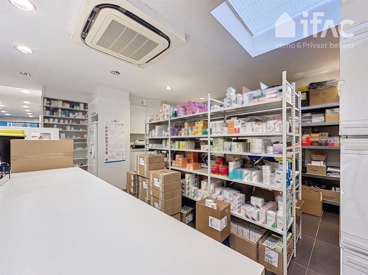 Investment property retail ground floor + 2-bedr apt