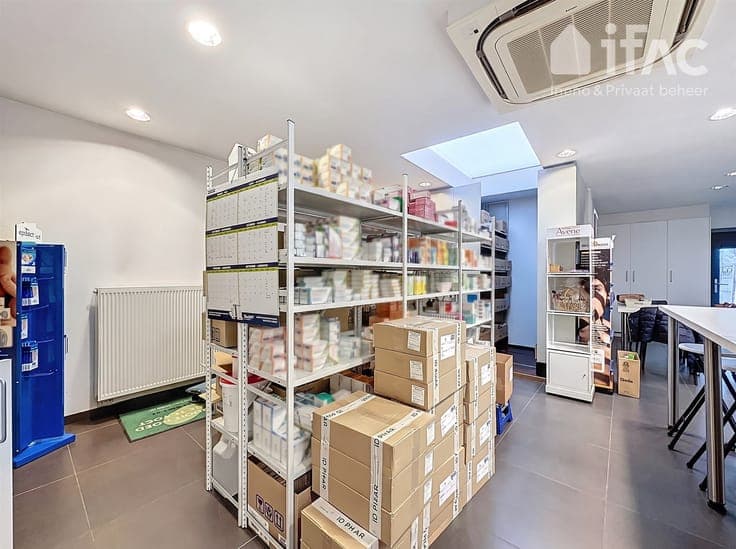 Investment property retail ground floor + 2-bedr apt