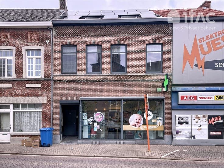 Investment property retail ground floor + 2-bedr apt