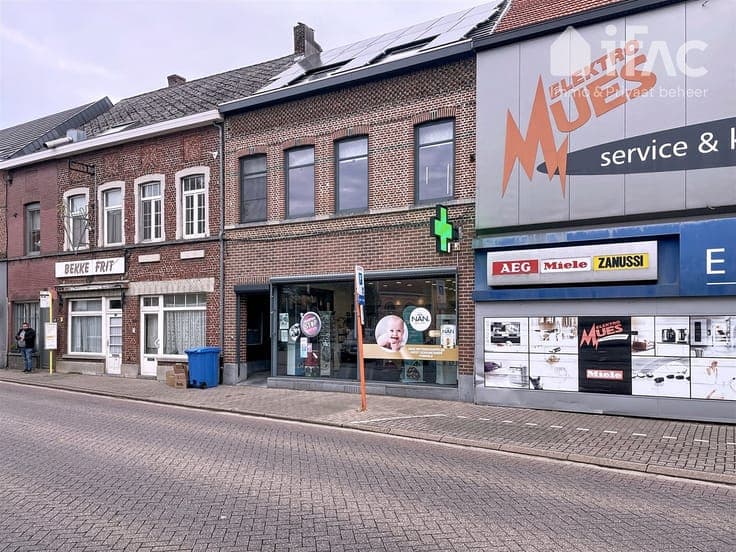 Investment property retail ground floor + 2-bedr apt