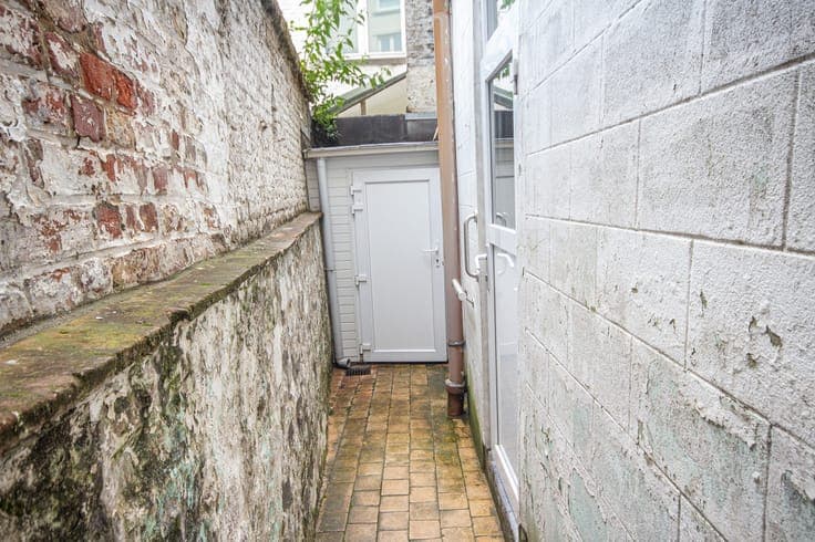 House to renovate in town center