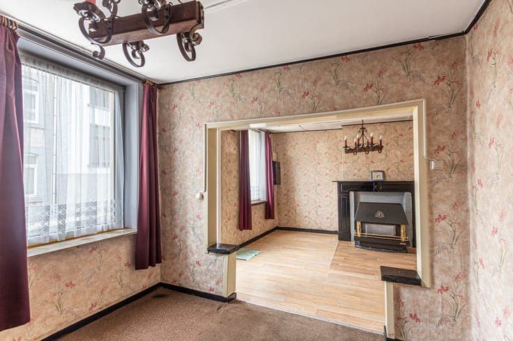 House to renovate in town center
