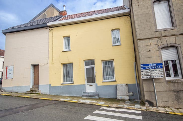 House to renovate in town center