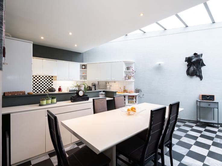 House with Conversion Potential in Saint-Hubert