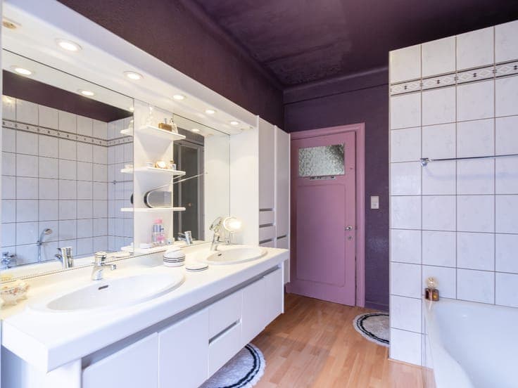 House with Conversion Potential in Saint-Hubert