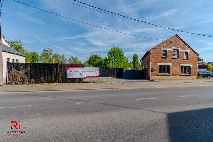 RENOVATED 3-BEDROOM HOUSE WITH BUILDING PLOT