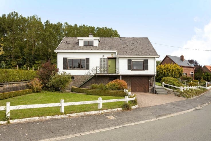 For sale: solid home with unique panoramic views & beautiful