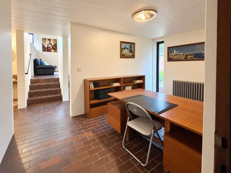 Detached architect-designed villa with a spacious garden