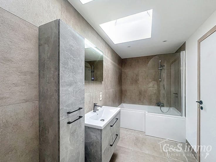 Property in need of renovation in a prime location in Merkse