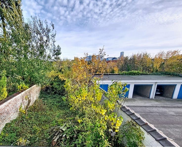 Character building – 450 m² – Garden + double garage