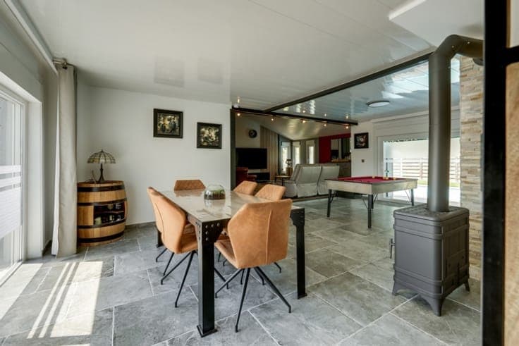 Luxurious villa with swimming pool in a peaceful location