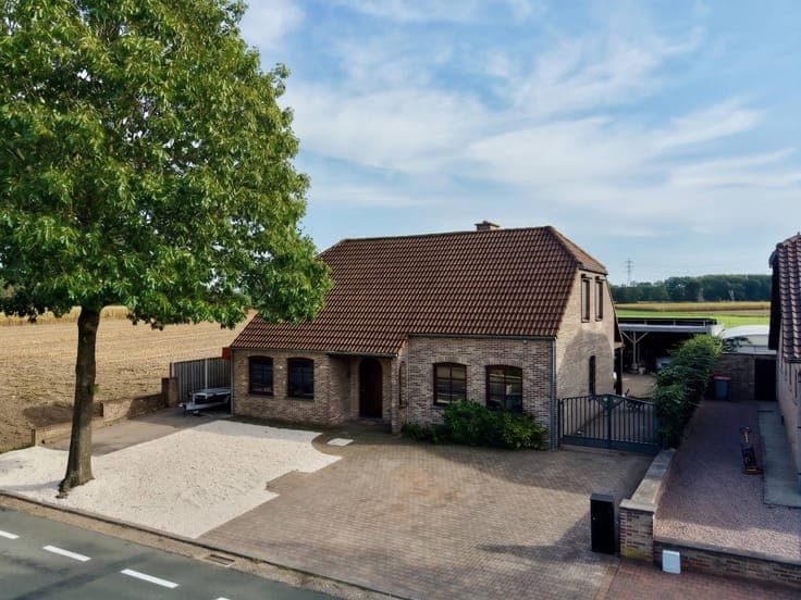 Rural 4-bedroom house near the center of Reppel