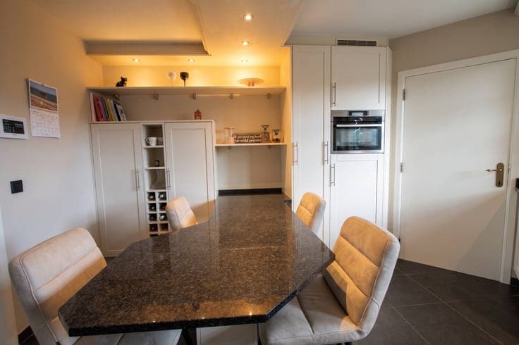 Rural 4-bedroom house near the center of Reppel