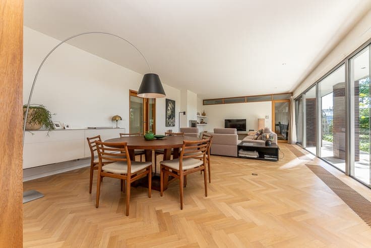Unique villa with practical opportunity in Sijsele (Damme)