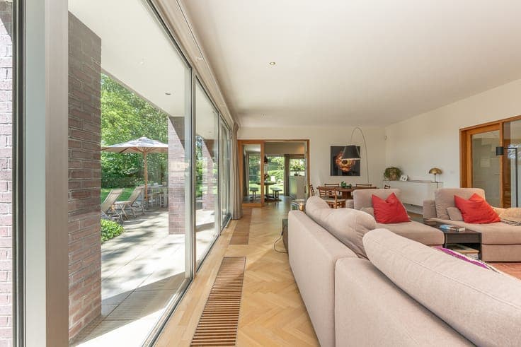 Unique villa with practical opportunity in Sijsele (Damme)