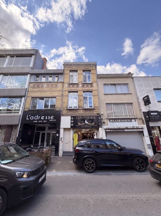 Income-generating building in a prime location