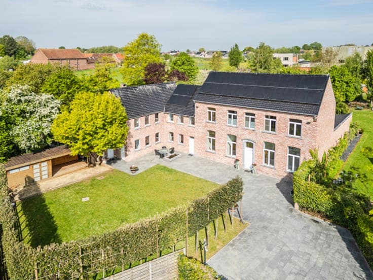 Spacious and pleasant villa, well located