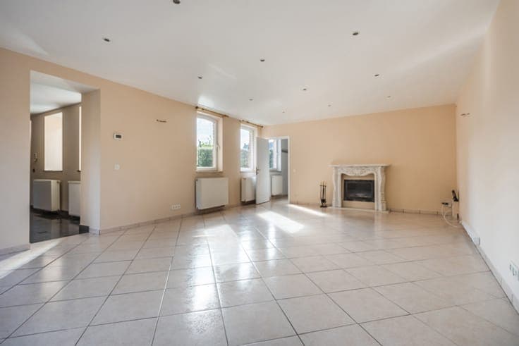 Spacious and pleasant villa, well located