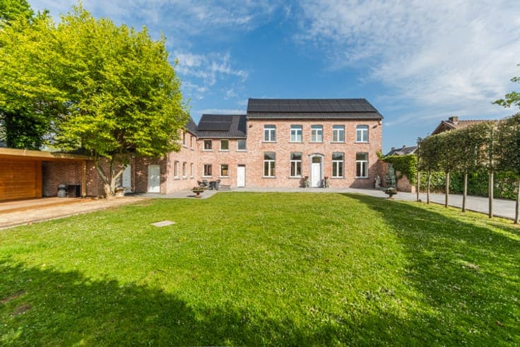 Spacious and pleasant villa, well located