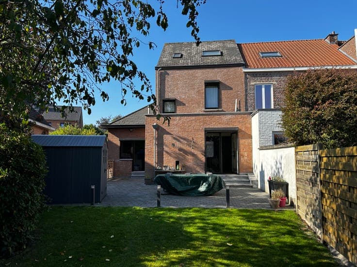Renovated 3-façade house with garden, terrace, garage