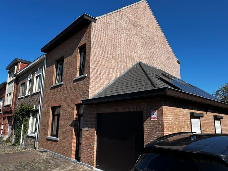 Renovated 3-façade house with garden, terrace, garage