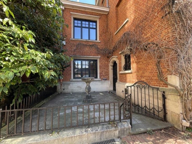 Exclusive Location House
