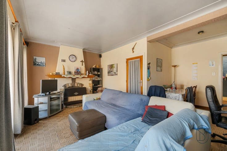 Prime investment property: 2 apartments and garage.