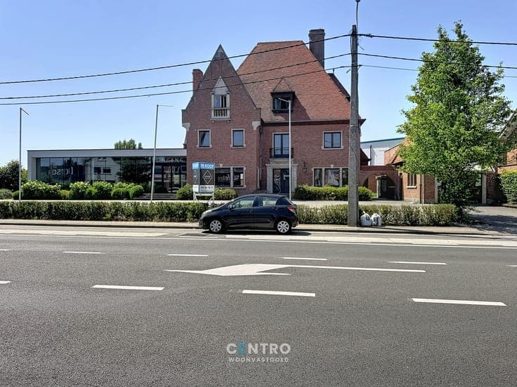 Commerciële site met woonst op toplocatie te Roeselare!