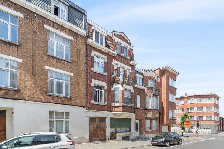 Investment property with a total area of 245m² in an exce...