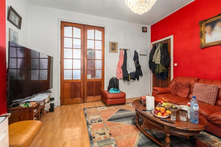Investment property with a total area of 245m² in an exce...