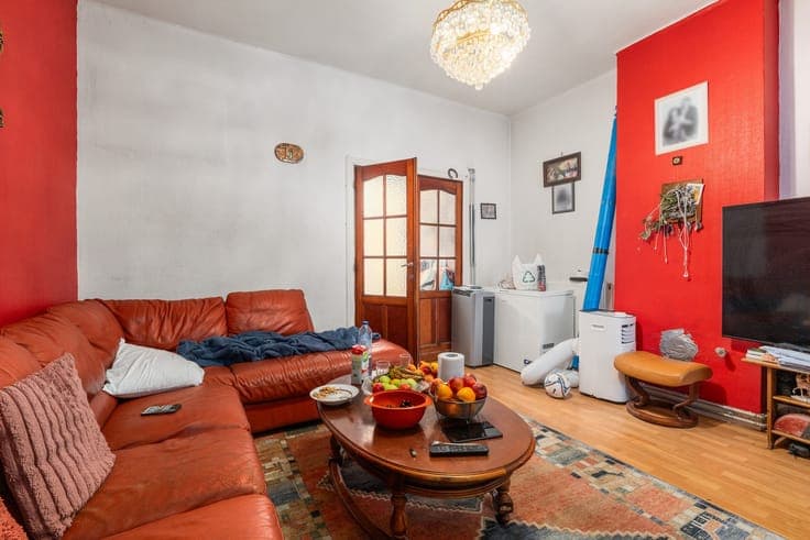 Investment property with a total area of 245m² in an exce...