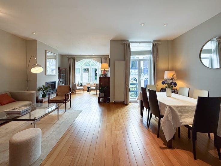 Elegant single-family home + rear house