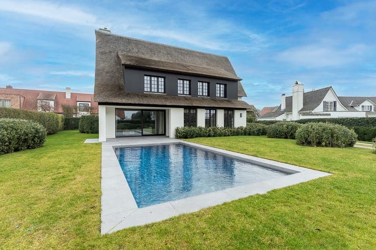 Exclusieve alleenstaande villa met 6 slaapkamers en zwemb...