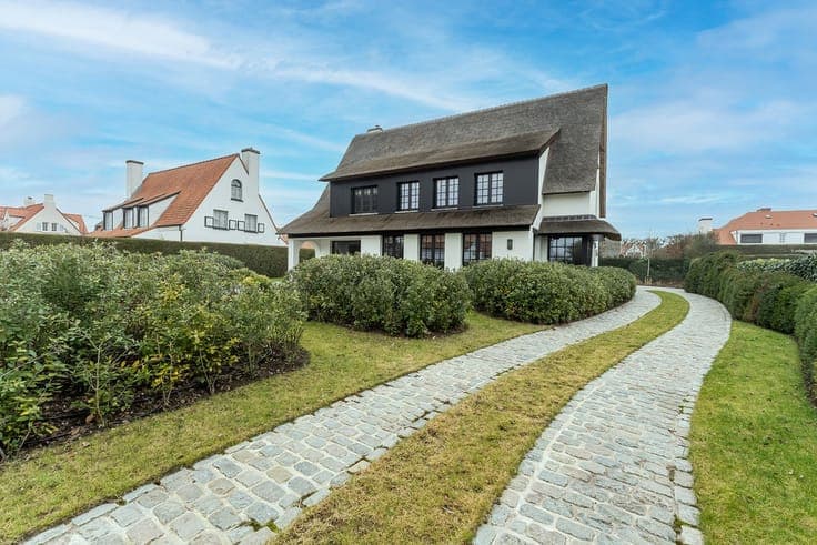 Exclusieve alleenstaande villa met 6 slaapkamers en zwemb...