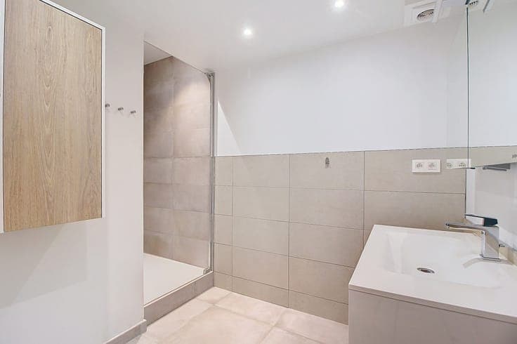 Property comprising a flat, ground-floor commercial premises