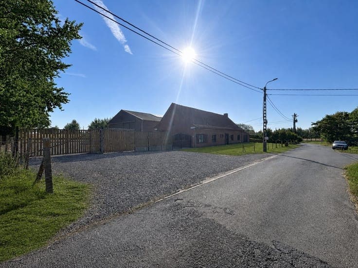 Alleenstaande woning met loods