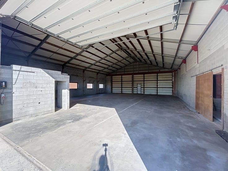 Alleenstaande woning met loods